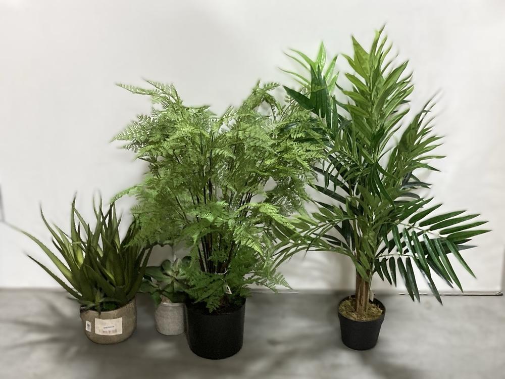 Lot 63  
            Chesterfield SR38 - Collection 

                
4 X ASSORTED DFS ARTIFICIAL PLANTS TO INCLUDE DFS ARTIFICIAL PLANT IN STONE GREY ...