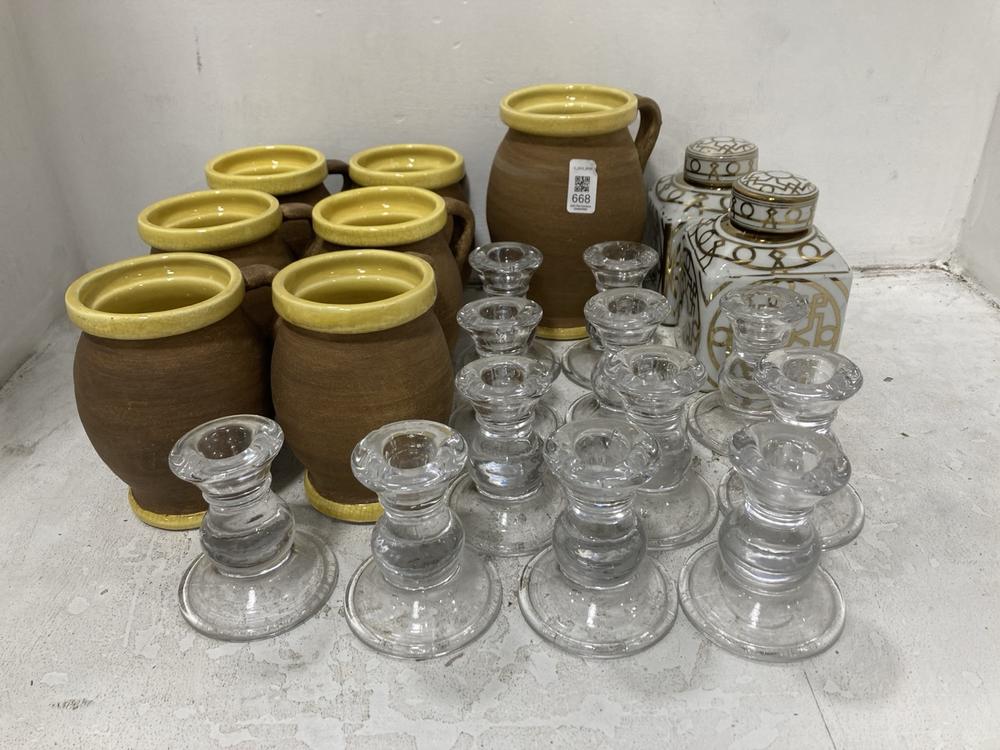 Lot 668  
            Chesterfield SR38 - Collection 

                
QUANTITY OF ASSORTED ITEMS TO INCLUDE DECORATIVE MUG POT IN NATURAL / YELLOW (COL...