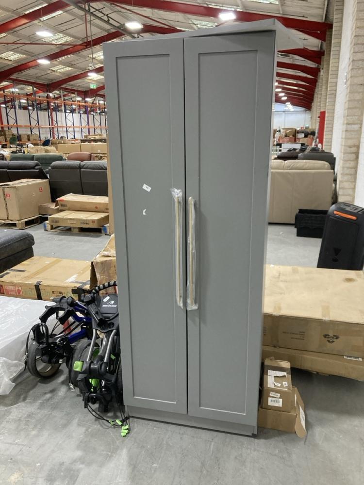 Lot 677  
            Chesterfield SR38 - Collection or Optional Delivery Available 

                
QTY OF ASSORTED ITEMS TO INCLUDE BENROSS GOLF TROLLY IN BLUE TO INCLUDE BENROSS G...