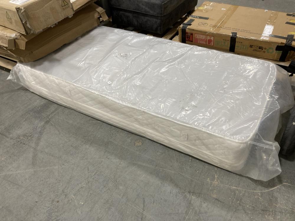 Lot 678  
            Chesterfield SR38 - Collection or Optional Delivery Available 

                
SILENTNIGHT PREMIER INN MATTRESS SIZE SINGLE