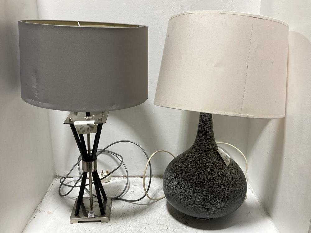 Lot 6  
            Chesterfield SR38 - Collection 

                
DFS VASE STYLE TABLE LAMP IN BLACK / WHITE TO INCLUDE DFS CRISS CROSS METAL TABLE...