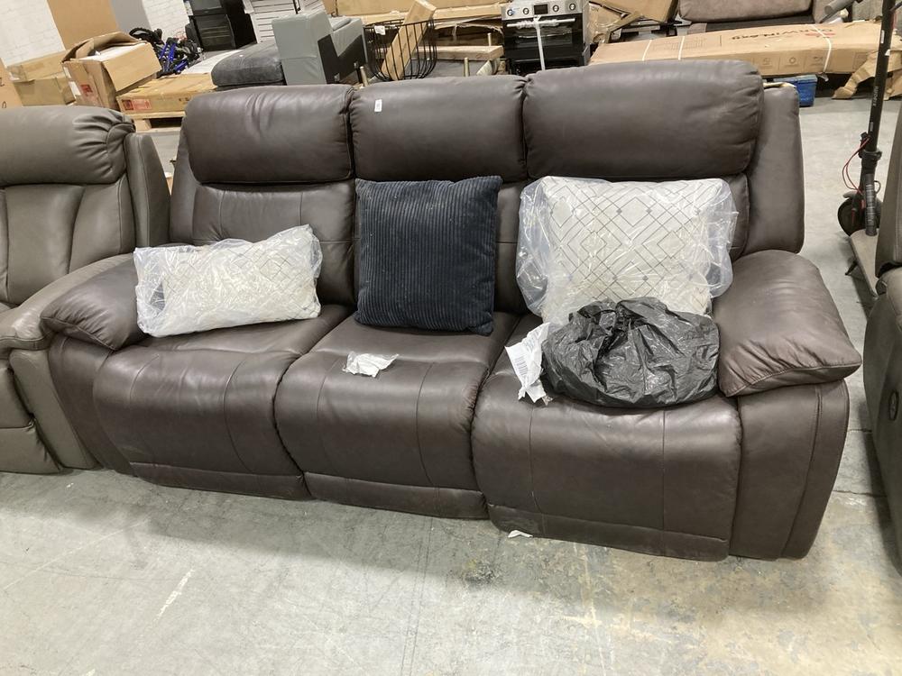 Lot 702  
            Chesterfield SR38 - Collection or Optional Delivery Available 

                
LA-Z-BOY 3 SEATER POWER RECLINER SOFA IN BLACK LEATHER STYLE FINISH WITH ACCENT S...