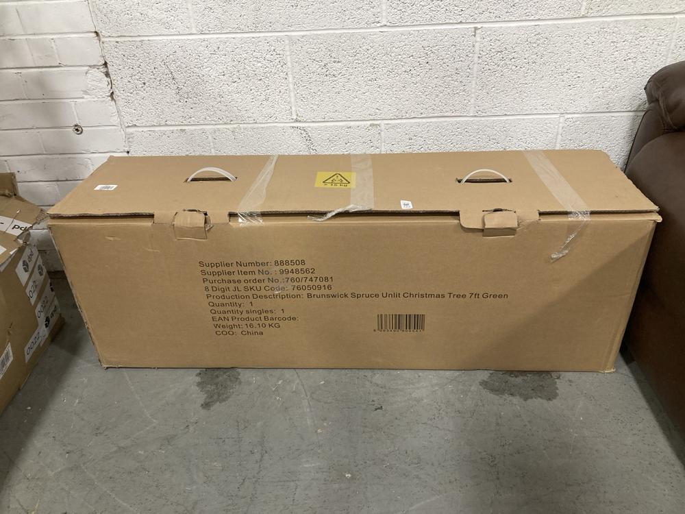 Lot 723  
            Chesterfield SR38 - Collection or Optional Delivery Available 

                
BRUNSWICK SPRUCE UNLIT 7 FT CHRISTMAS TREE IN GREEN (LOCATION: SR38 A5)