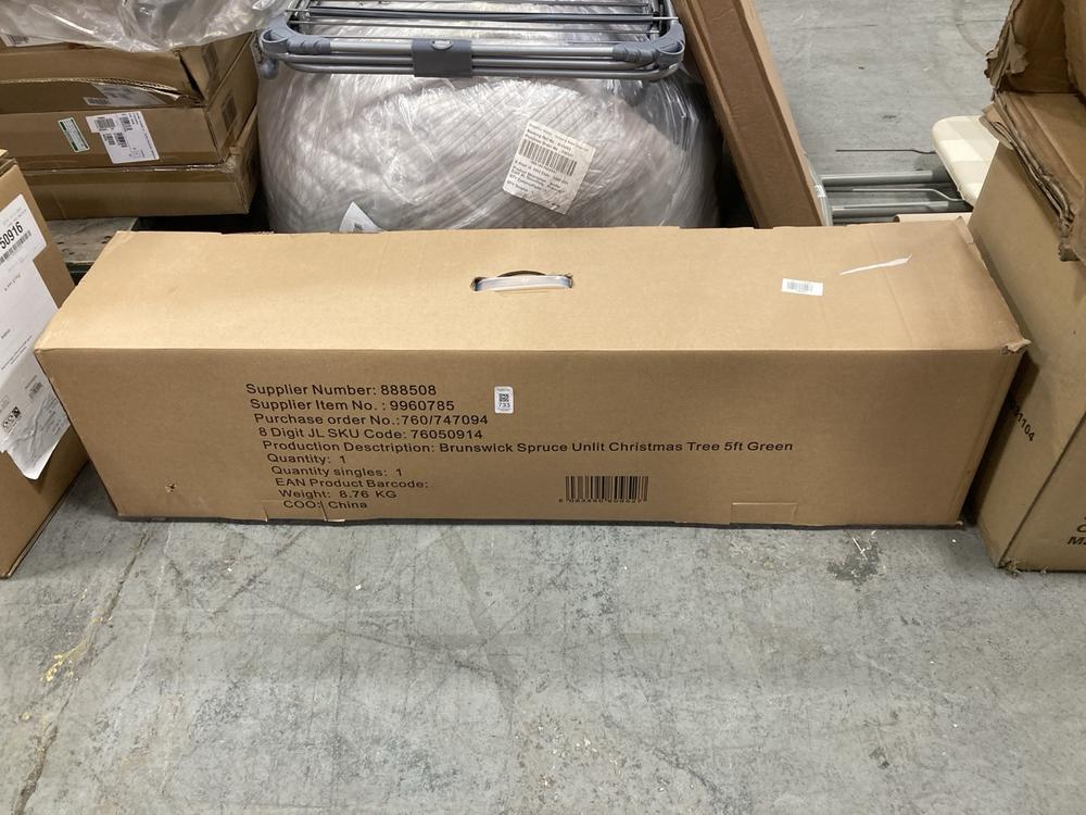 Lot 733  
            Chesterfield SR38 - Collection or Optional Delivery Available 

                
JOHN LEWIS BRUNSWICK SPRUCE UNLIT 5FT CHRISTMAS TREE IN GREEN (LOCATION: SR38 A5)