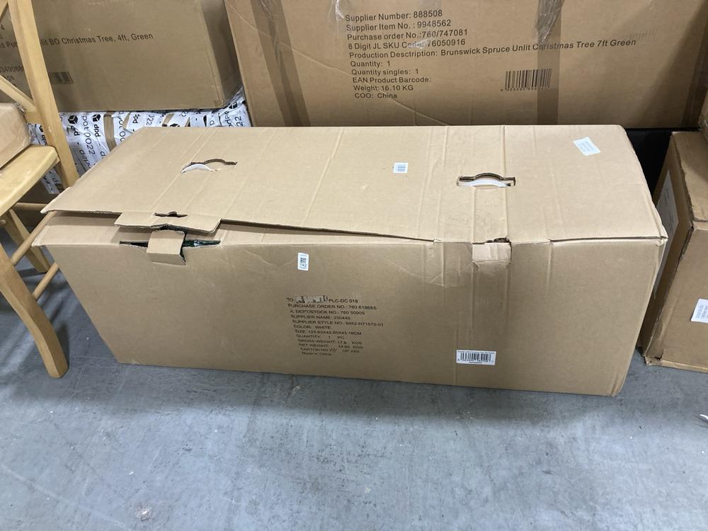 Lot 742  
            Chesterfield SR38 - Collection or Optional Delivery Available 

                
JOHN LEWIS FIRESIDE UNLIT 7 FT CHRISTMAS TREE IN SNOWY (LOCATION: SR38 A5)