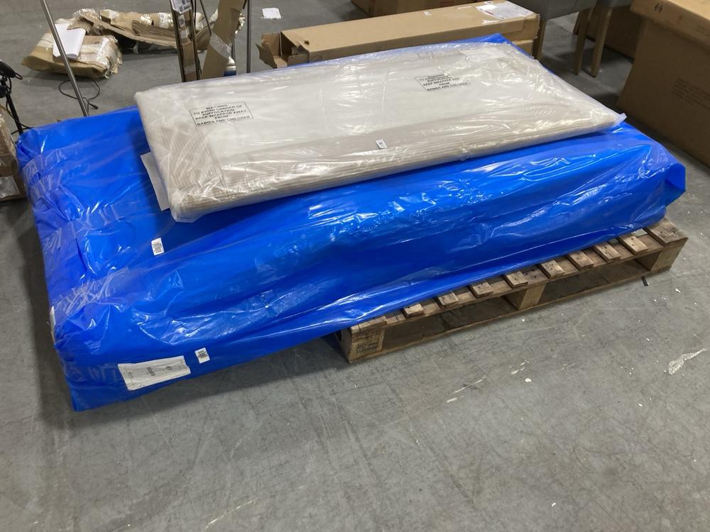 Lot 762  
            Chesterfield SR38 - Collection or Optional Delivery Available 

                
CLASSIC NO.2 90 X 190 CM MATTRESS TO INCLUDE 135CM HEADBOARD IN SOFT OYSTER (LOCA...