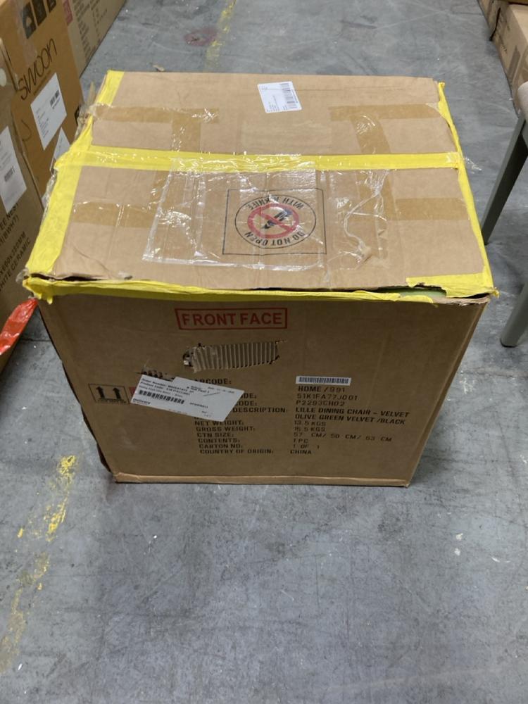 Lot 782  
            Chesterfield SR38 - Collection or Optional Delivery Available 

                
DFS DINING CHAIR IN VELVET OLIVE GREEN / VELVET BLACK (LOCATION: SR38 A6)