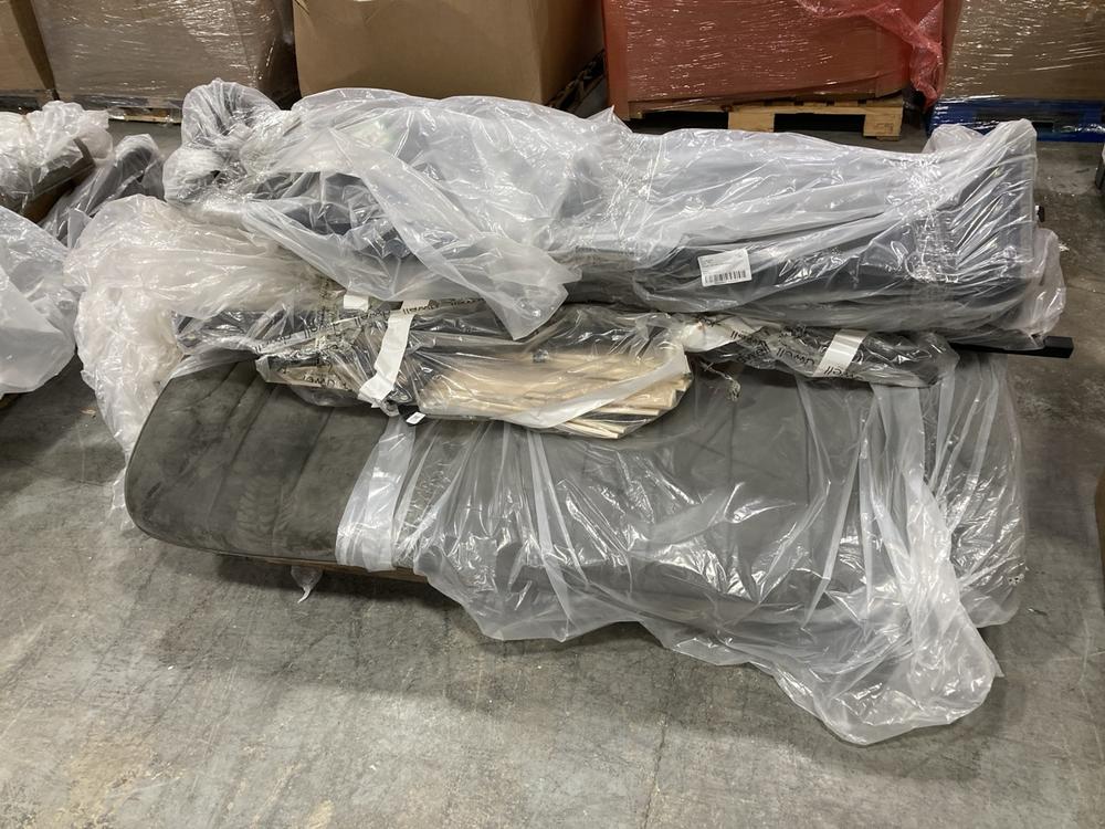 Lot 808  
            Chesterfield SR38 - Collection or Optional Delivery Available 

                
DFS OTTOMAN KING SIZE BED IN GATSBY GREY (LOCATION: SR38 A7)