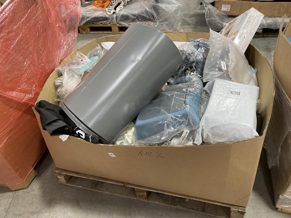 Lot 817  
            Chesterfield SR38 - Collection 

                
PALLET OF ASSORTED ITEMS TO INCLUDE LEDY LED STAR * TREE WINDOW LIGHTS (COLLECTIO...