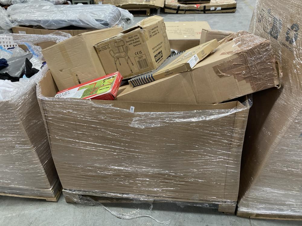 Lot 819  
            Chesterfield SR38 - Collection 

                
PALLET OF ASSORTED ITEMS TO INCLUDE HY-PRO 4FT X 3FT FLEXI GOAL (COLLECTION ONLY)...