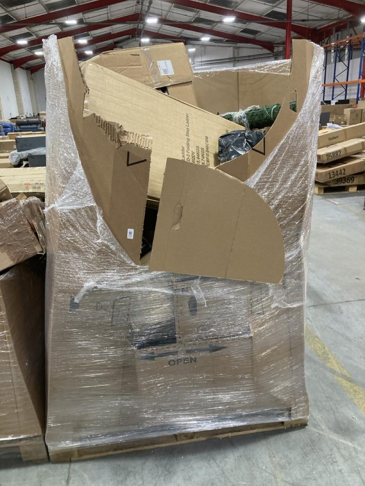 Lot 820  
            Chesterfield SR38 - Collection 

                
PALLET OF ASSORTED ITEMS TO INCLUDE 3 FOLDING STEP LADDER IN BLACK (COLLECTION ON...