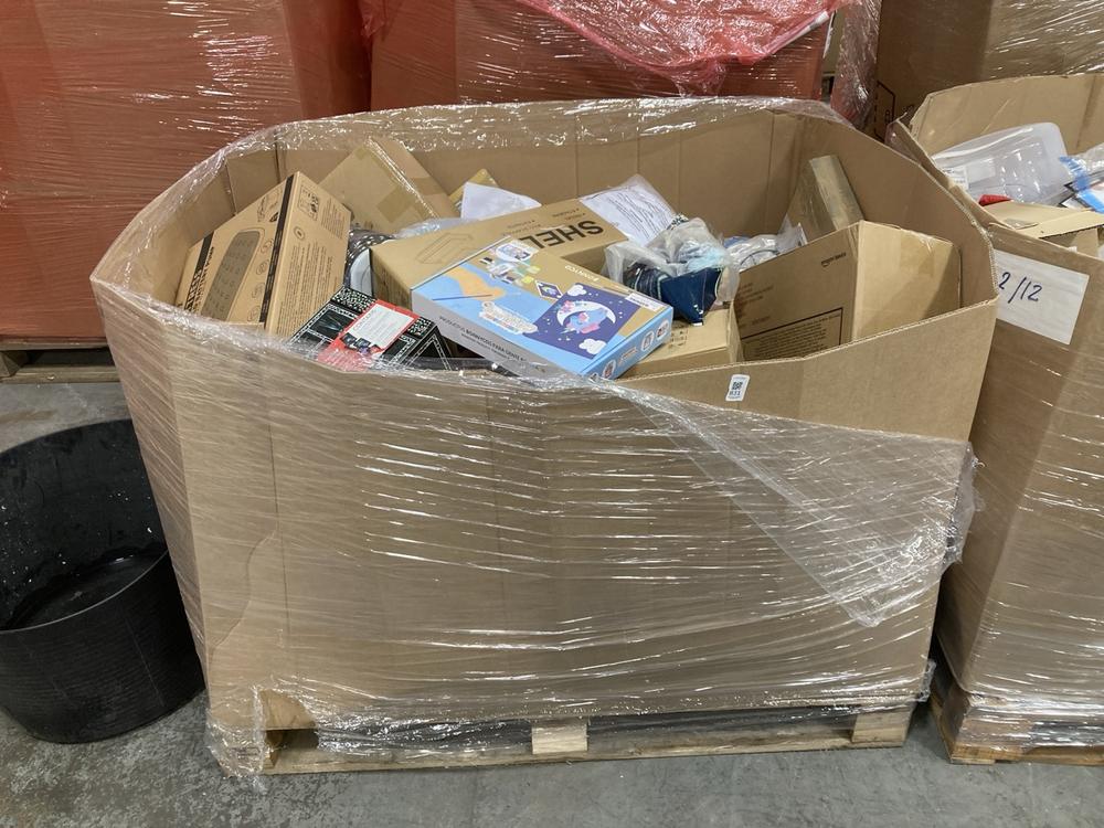 Lot 831  
            Chesterfield SR38 - Collection 

                
PALLET OF ASSORTED ITEMS TO INCLUDE CGP GCSE AQA COMBINED SCIENCE REVISION GUIDE ...