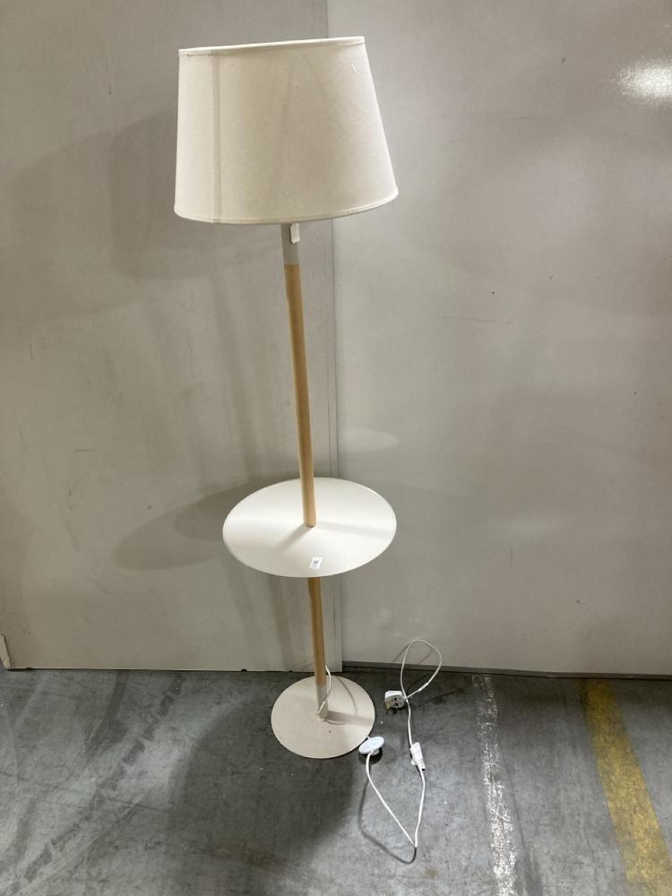 Lot 84  
            Chesterfield SR38 - Collection 

                
DFS ROUNDED BASE SIDE TABLE FLOOR LAMP IN NATURAL / TAUPE WITH OFF WHITE LAMP SHA...