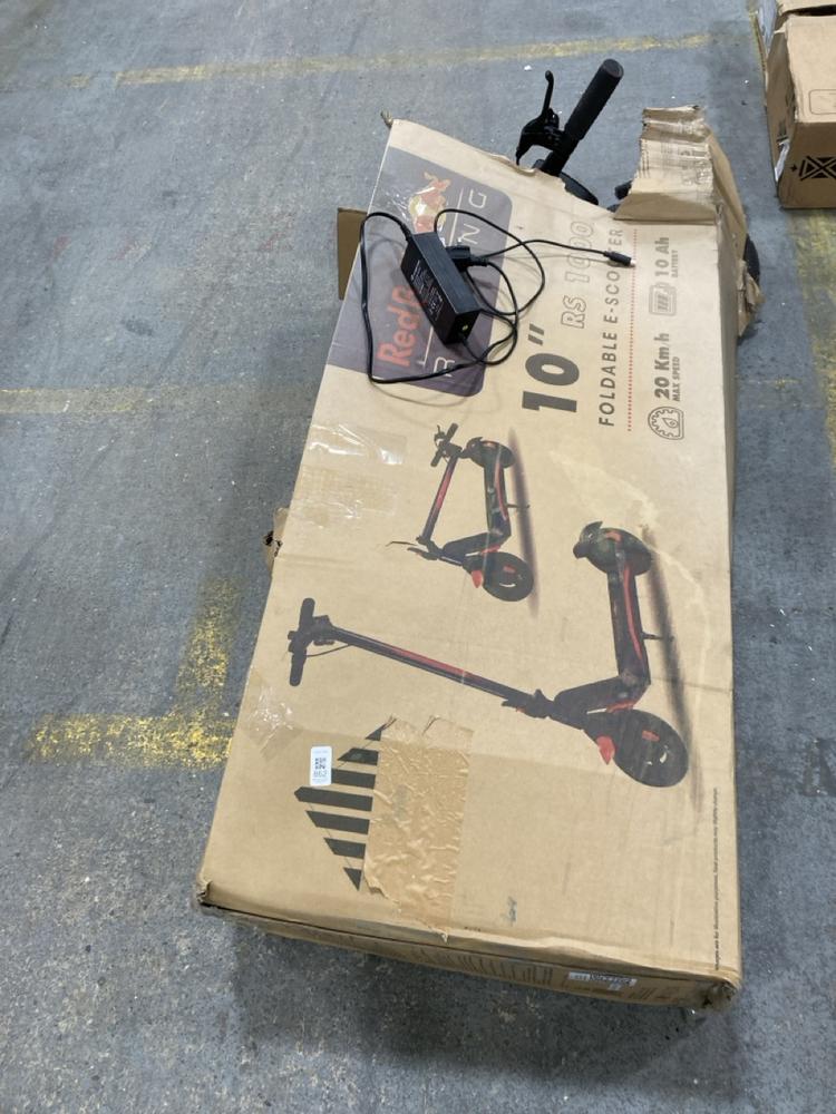 Lot 862  
            Chesterfield SR38 - Collection 

                
RED BULL RACING 10" RS 1000 FOLDABLE E-SCOOTER (COLLECTION ONLY) (LOCATION: SR38 A9)