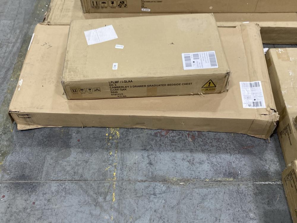 Lot 897  
            Chesterfield SR38 - Collection 

                
SKYE DRESSING TABLE WITH LIT MIRROR N WHITE - ORIGINAL RRP £249 TO INCLUDE CAMBER...