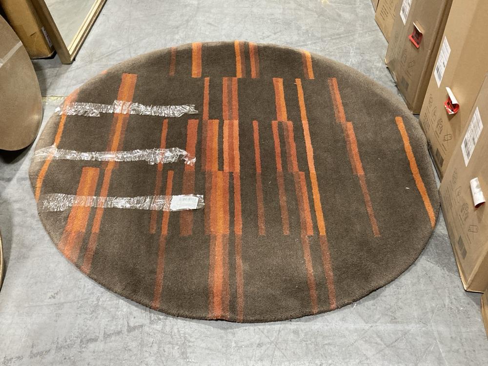 Lot 90  
            Chesterfield SR38 - Collection or Optional Delivery Available 

                
DFS GEOMETRIC PATTERN RUG IN DARK TAUPE / ORANGE / MAROON (LOCATION: SR38 B12) (0...
