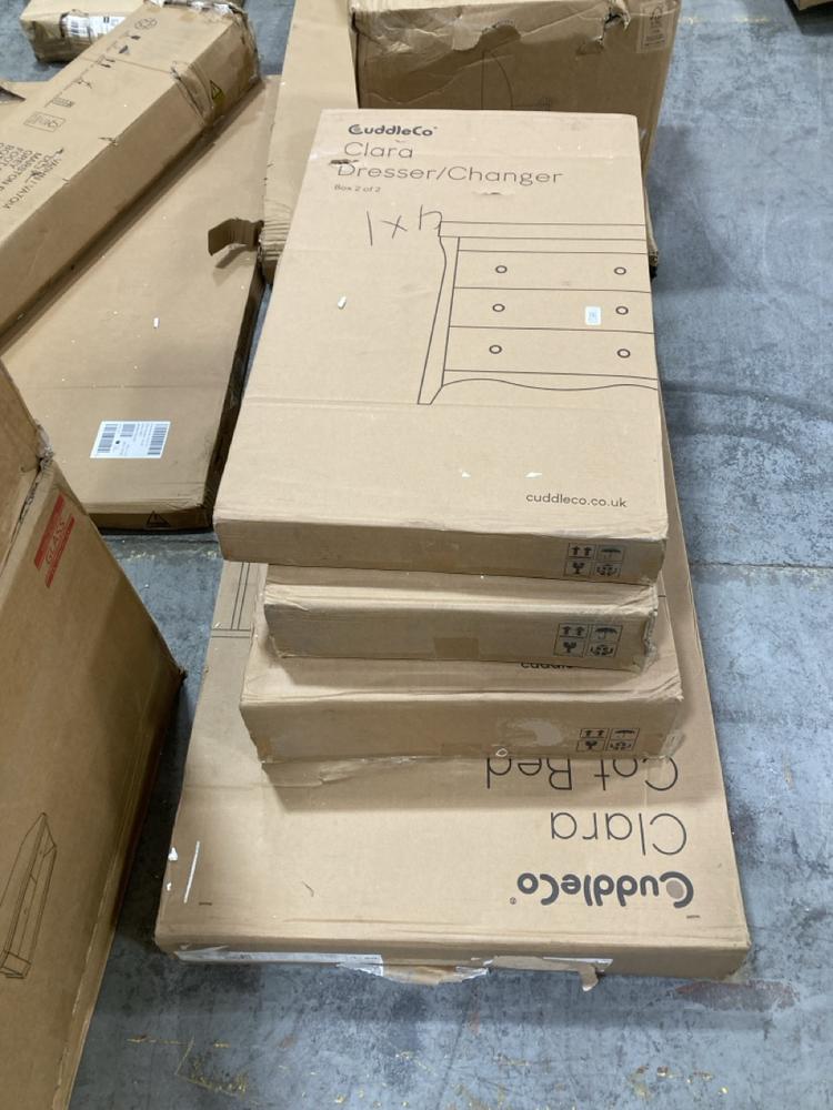 Lot 925  
            Chesterfield SR38 - Collection or Optional Delivery Available 

                
CUDDLE CO CLARA DRESSER/CHANGER (BOX 1/2 2/2 ) TO INCLUDE CUDDLECO CLARA COT BED ...
