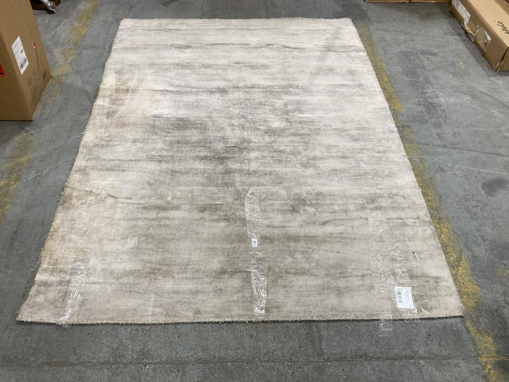 Lot 93  
            Chesterfield SR38 - Collection or Optional Delivery Available 

                
DFS RUG IN GREY / SILVER (LOCATION: SR38 B12)