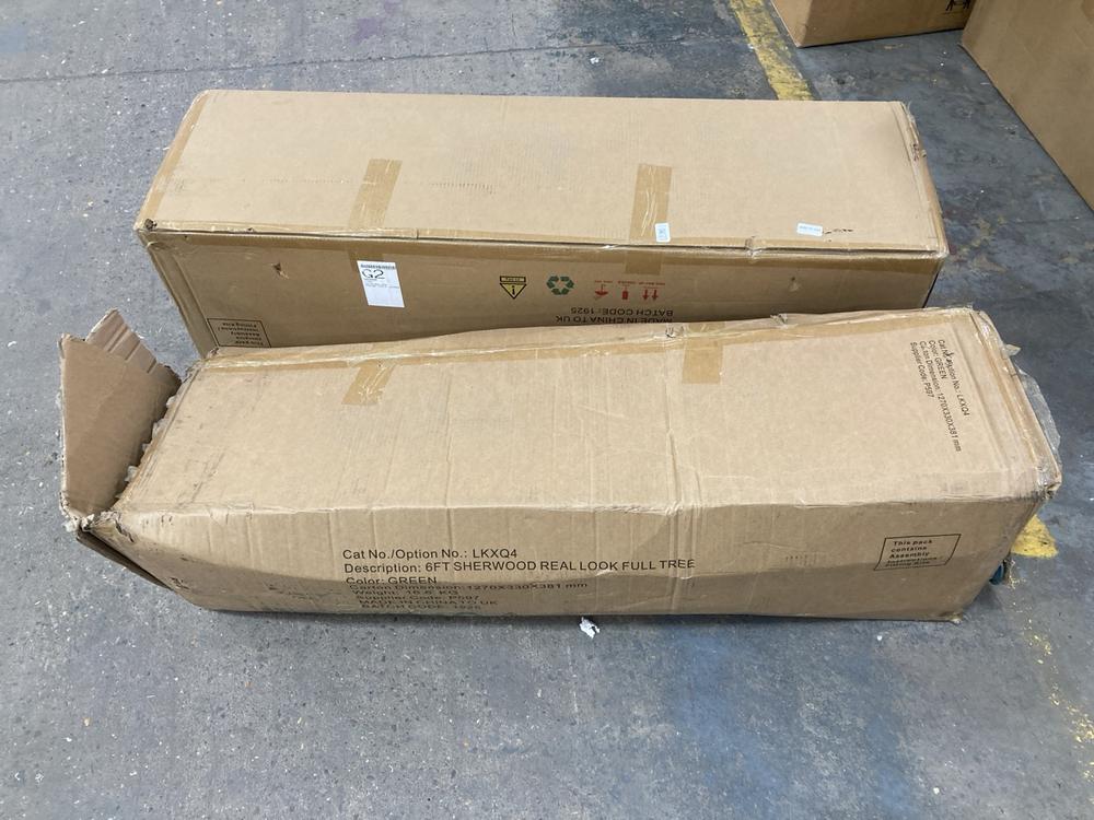 Lot 952  
            Chesterfield SR38 - Collection or Optional Delivery Available 

                
6FT SHERWOOD REAL LOOK FULL TREE IN GREEN TO INCLUDE 7FT SHERWOOD REAL LOOK FULL ...