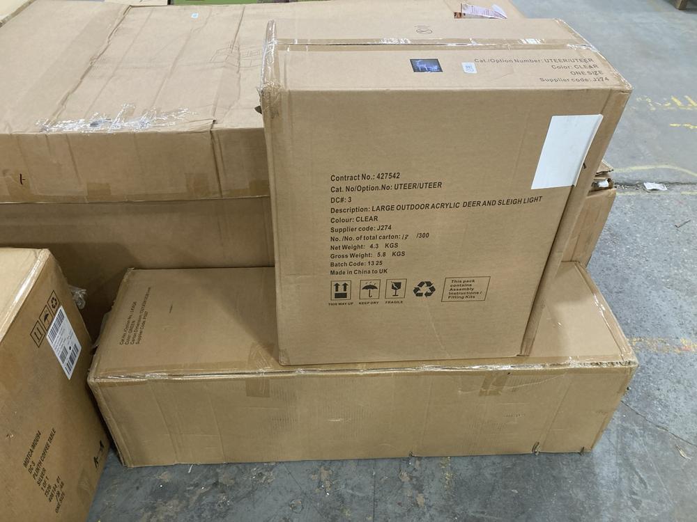 Lot 953  
            Chesterfield SR38 - Collection or Optional Delivery Available 

                
LARGE OUTDOOR ACRYLIC DEER AND SLEIGH LIGHT SET IN CLEAR TO INCLUDE 7FT SHERWOOD ...