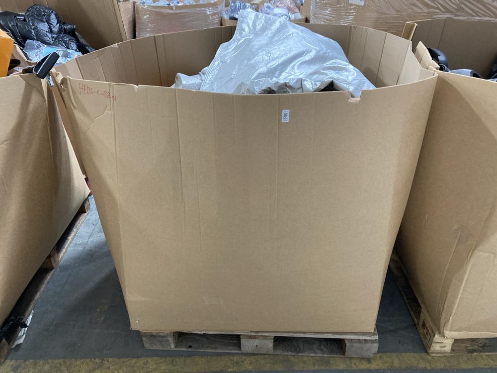 Lot 964  
            Chesterfield SR38 - Collection or Optional Delivery Available 

                
PALLET OF ASSORTED ITEMS TO INCLUDE ANALOGUE TYRE INFLATOR (LOCATION: SR37)