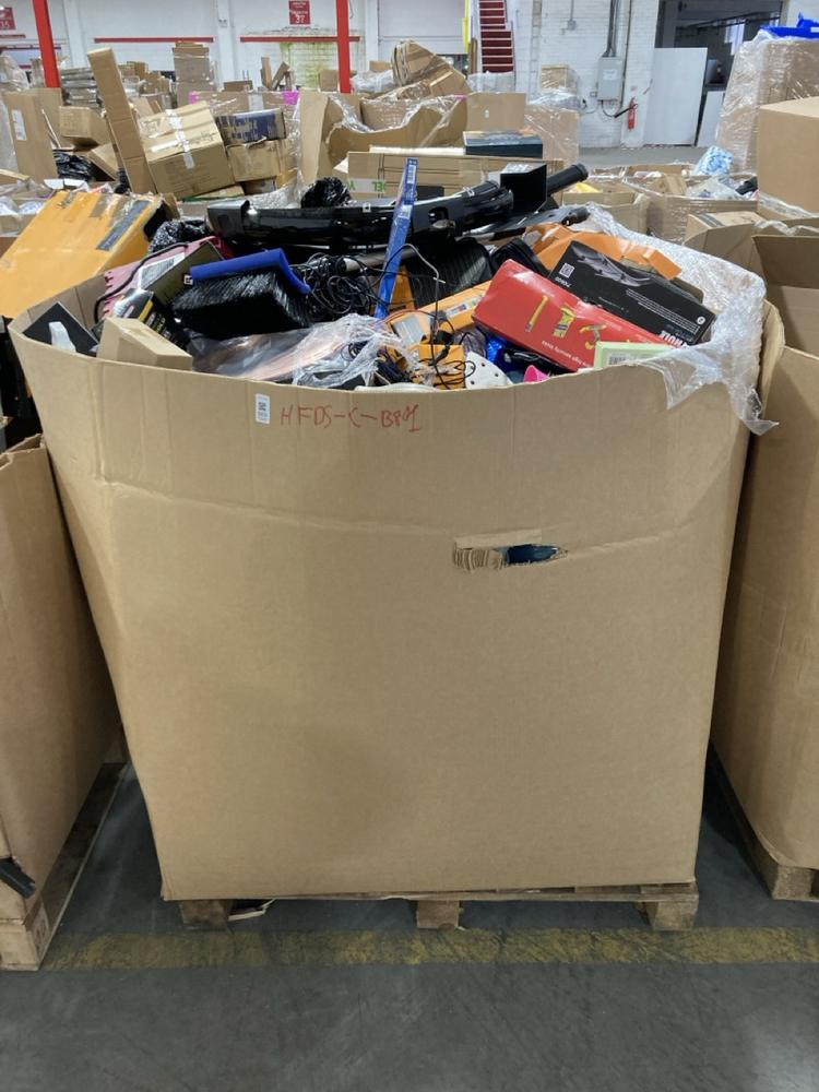 Lot 969  
            Chesterfield SR38 - Collection or Optional Delivery Available 

                
PALLET OF ASSORTED ITEMS TO INCLUDE BLUEMELS MUDGUARD (LOCATION: SR37)