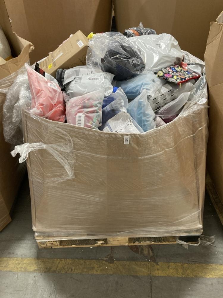 Lot 976  
            Chesterfield SR38 - Collection or Optional Delivery Available 

                
PALLET OF ASSORTED ITEMS TO INCLUDE OUTDOOR ELECTRICAL BOX (LOCATION: SR37)