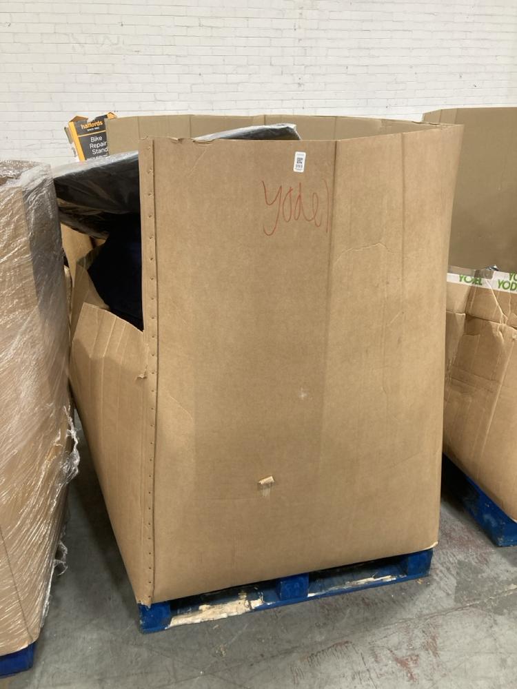Lot 993  
            Chesterfield SR38 - Collection or Optional Delivery Available 

                
PALLET OF ASSORTED ITEMS TO INCLUDE YELLOW POUFFE (LOCATION: SR37)