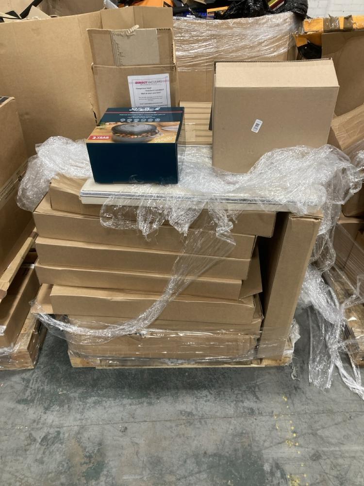 Lot 996  
            Chesterfield SR38 - Collection or Optional Delivery Available 

                
PALLET OF ASSORTED ITEMS TO INCLUDE CAST IRON 26CM CASSEROLE DISH (LOCATION: SR37)