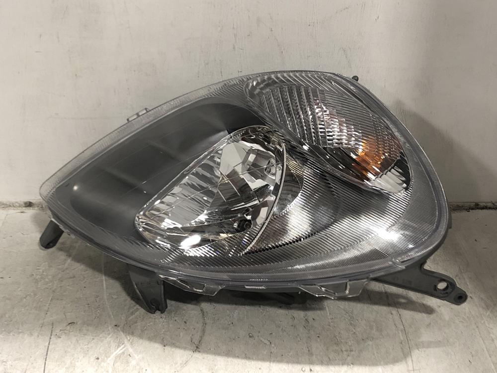 Lot 100  
            Chesterfield SR45 - Parcel Delivery Only 

                
TYC AUTOMOTIVE LAMPS 1999-2003 TY YARS 471821111 (LOCATION: F1)