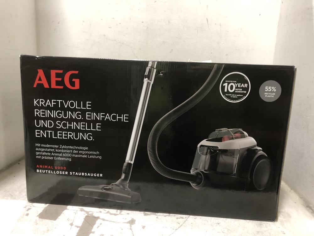 Lot 1017  
            Chesterfield SR45 - Parcel Delivery Only 

                
AEG ANIMAL 6000 URBAN GREY VACUUM CLEANER (LOCATION: D8)