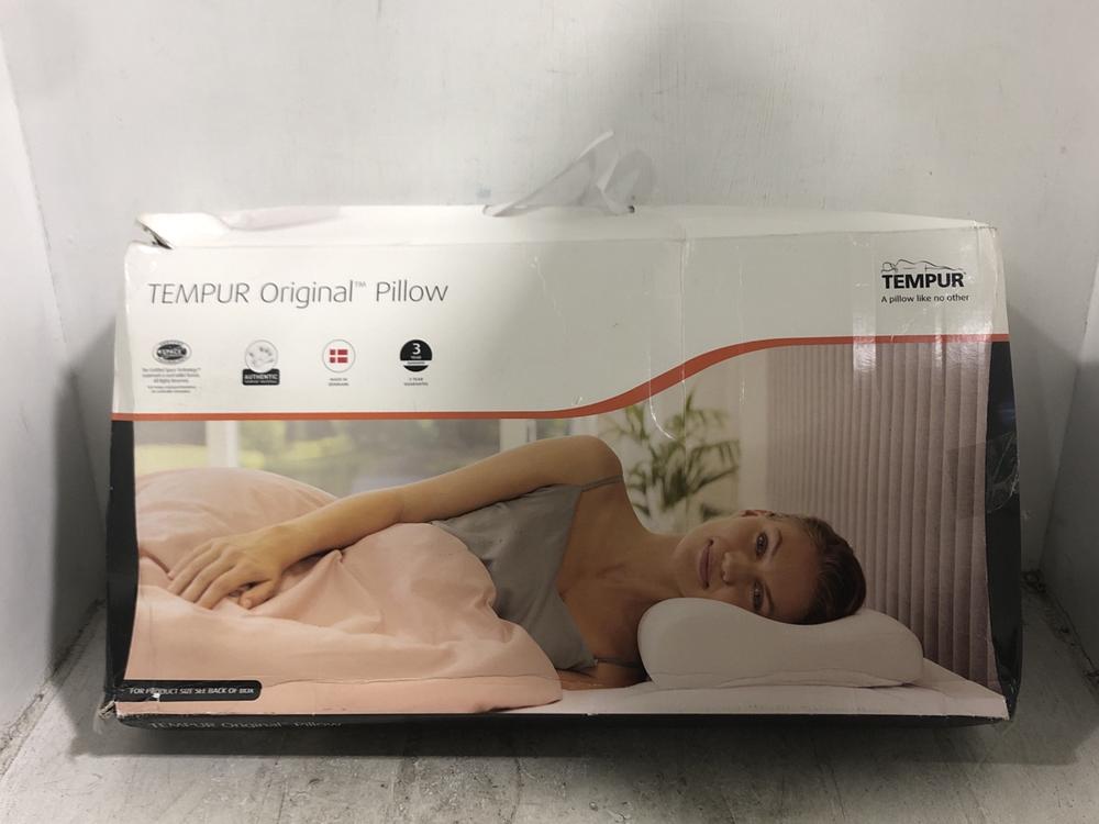 Lot 1019  
            Chesterfield SR45 - Parcel Delivery Only 

                
TEMPUR A PILLOW LIKE NO OTHER ORGINAL TEMPUR PILLOW ORIGINAL RRP £129 (LOCATION: D9)