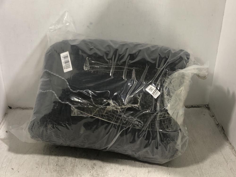 Lot 1039  
            Chesterfield SR45 - Parcel Delivery Only 

                
MALLOME SLEEPING BAG FOR COLD AND WARM NIGHTS (LOCATION: D9)