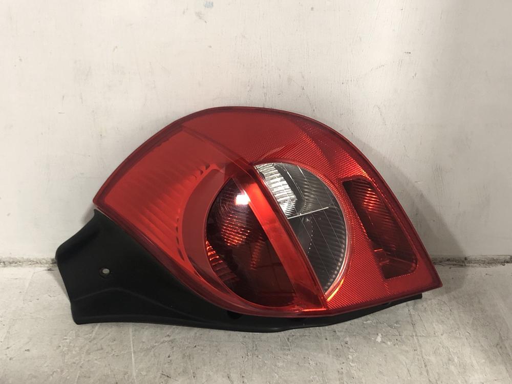 Lot 103  
            Chesterfield SR45 - Parcel Delivery Only 

                
TYC AUTOMOTIVE LANMPS 2005-2009 CLO 478440231 (LOCATION: F1)