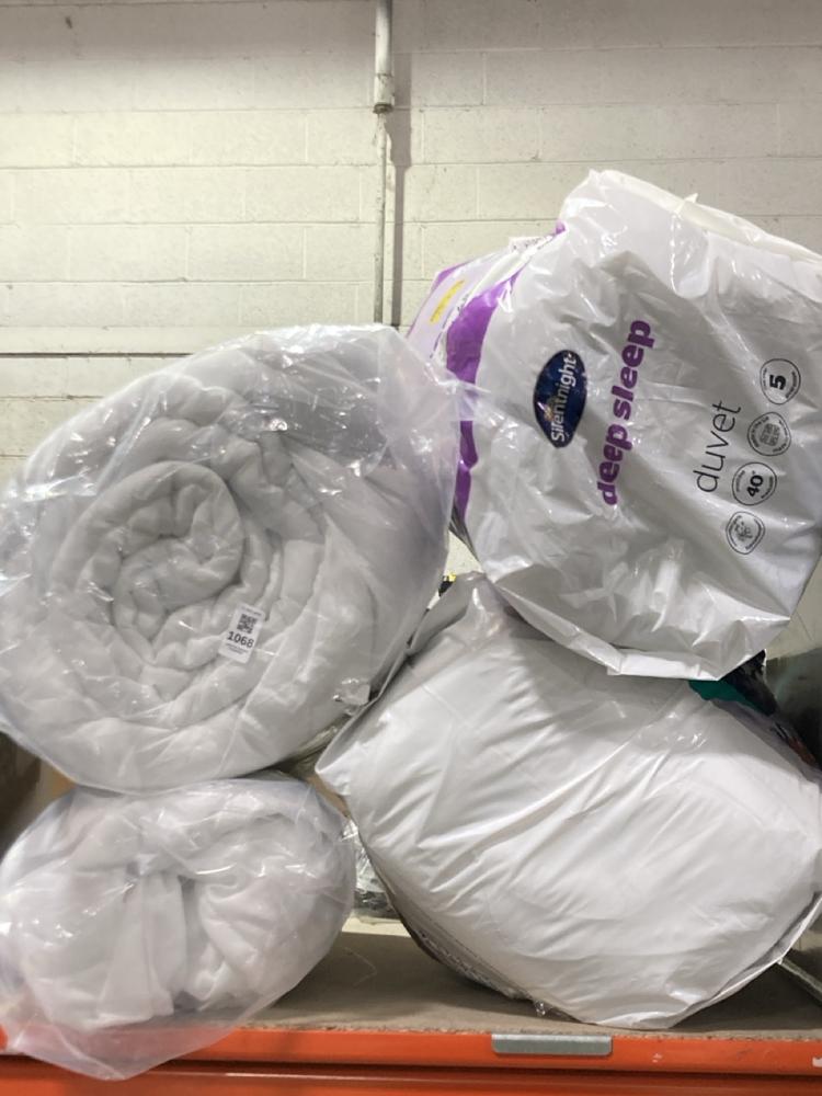 Lot 1068  
            Chesterfield SR45 - Parcel Delivery Only 

                
4X ASSORTED BEDING TO INCLUDE SILENT NIGHT DEEP SLEEP SINGLE DUVET (LOCATION: C1)