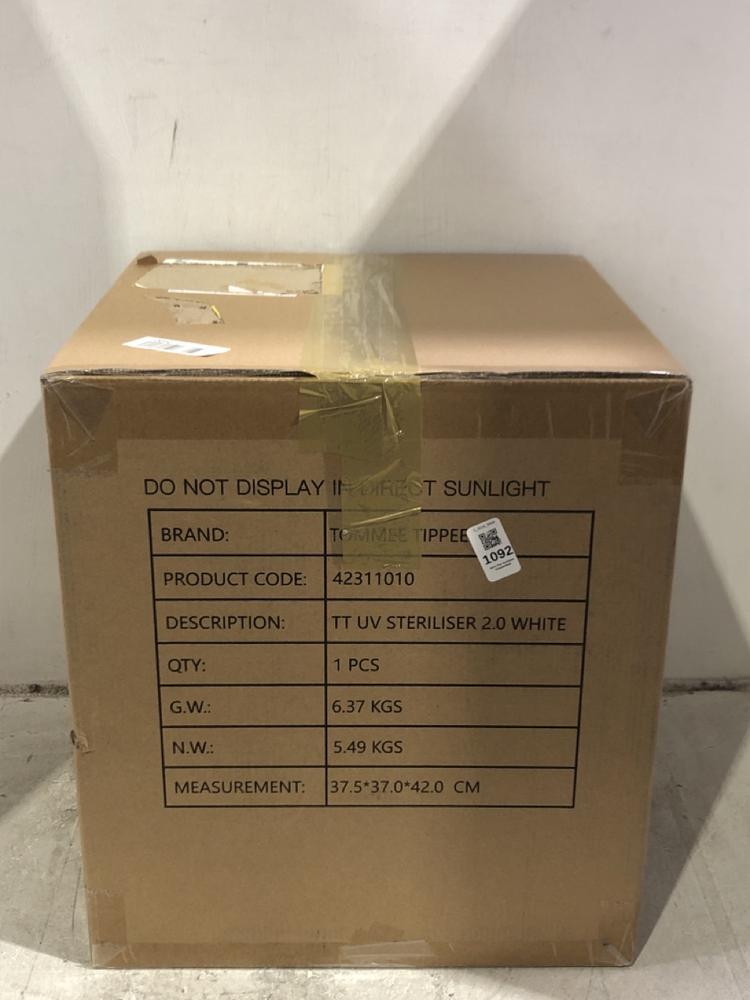 Lot 1092  
            Chesterfield SR45 - Parcel Delivery Only 

                
TOMMEE TIPPEE TT UV STERIOLISER 2.0 WHITE (LOCATION: C2)