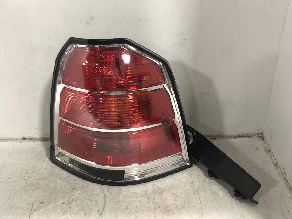 Lot 110  
            Chesterfield SR45 - Parcel Delivery Only 

                
PLATINUM PLUS AUTOMOTIVE LIGHTING OSR LAMP 478 72 0965 (LOCATION: F1)