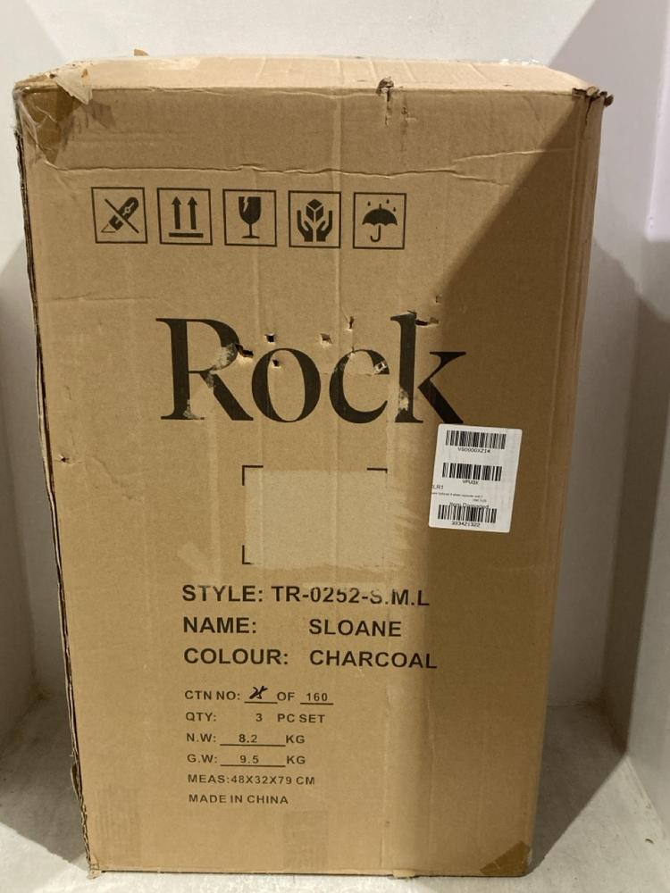 Lot 1178  
            Chesterfield SR45 - Parcel Delivery Only 

                
ROCK BLACK LARGE SUITCASE (LOCATION: C6)