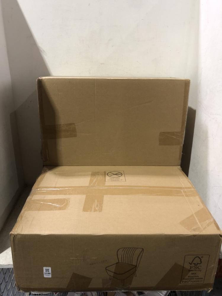 Lot 1186  
            Chesterfield SR45 - Parcel Delivery Only 

                
POPPY ACCENT CHAIR - FSC CERTIFIED (LOCATION: C7)