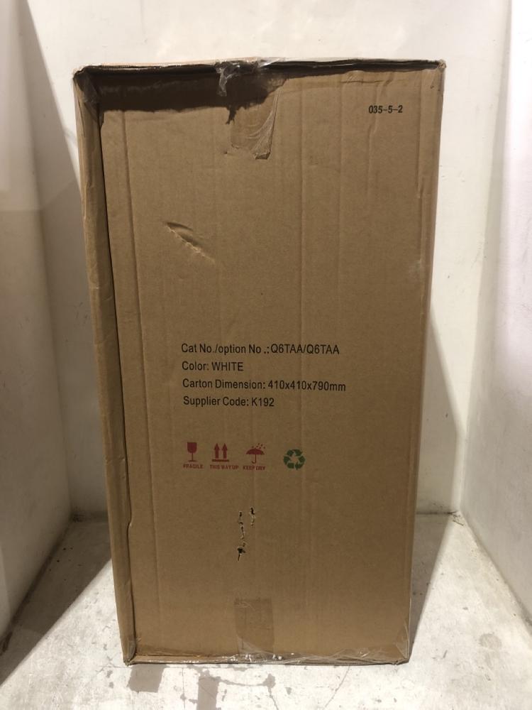 Lot 1194  
            Chesterfield SR45 - Parcel Delivery Only 

                
ACRYLIC OUTDOOR SNOWMAN 70CM WHITE Q6TAA/Q6TAA (LOCATION: C7)