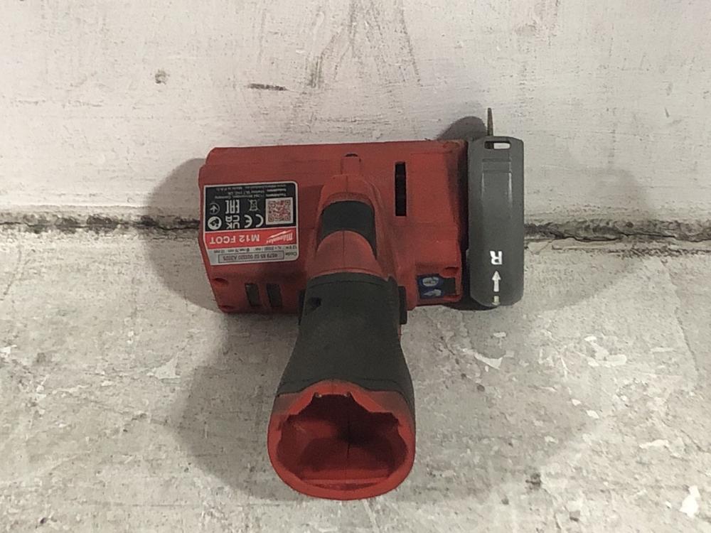 Lot 119  
            Chesterfield SR45 - Parcel Delivery Only 

                
MILWAUKEE M12 FUEL CUT OFF TOOL M12 FCOT-0 (LOCATION: F2) (18+ ID REQUIRED)