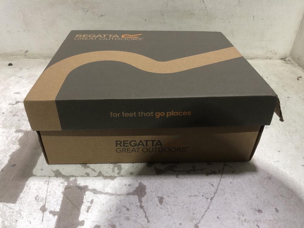 Lot 1205  
            Chesterfield SR45 - Parcel Delivery Only 

                
REGATTA SHERBOURNE BLACK UK 4 (LOCATION: C8)