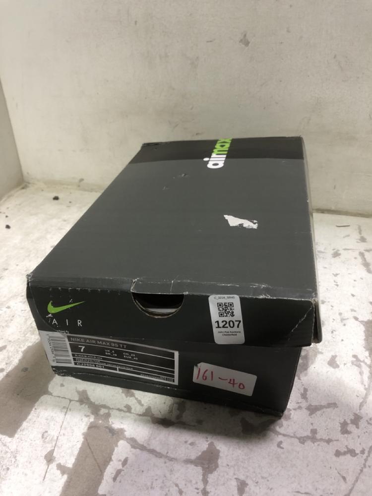 Lot 1207  
            Chesterfield SR45 - Parcel Delivery Only 

                
NIKE AIR MAX 95 TT UK 6 (LOCATION: C8)