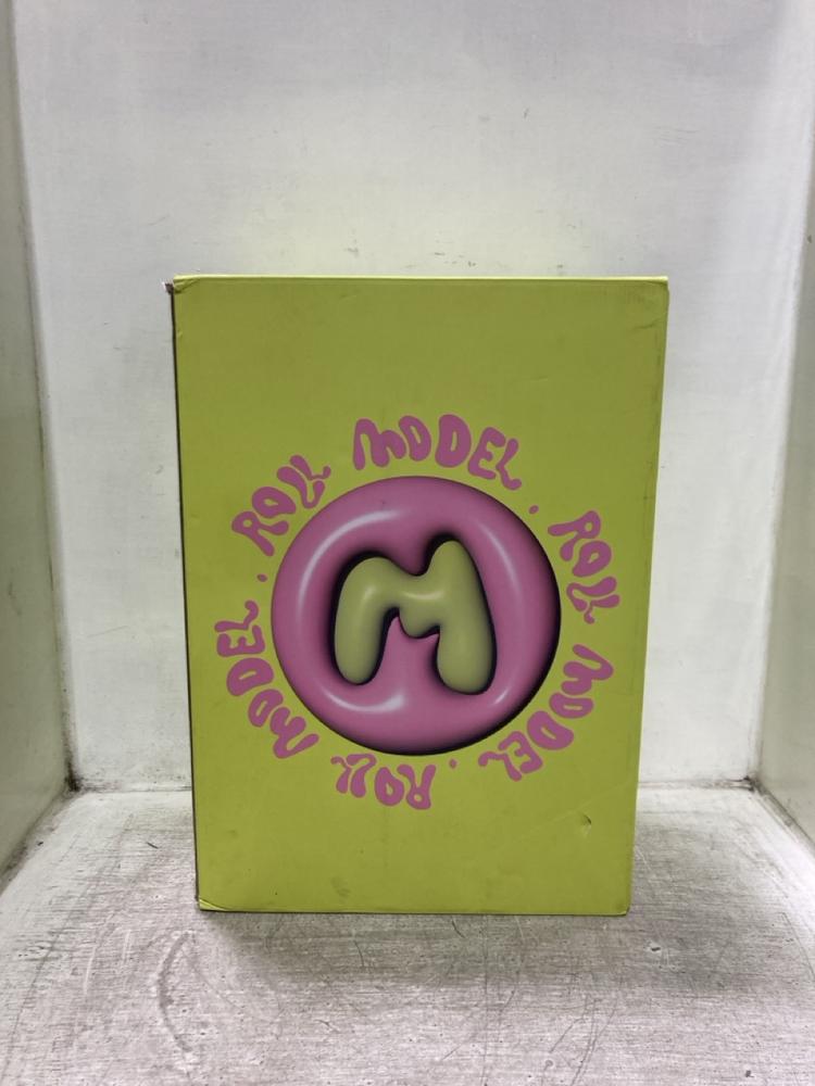 Lot 1252  
            Chesterfield SR45 - Parcel Delivery Only 

                
BAYBEE ROLL MODEL SUITCASE MADE BY MITCHELL (LOCATION: C10)