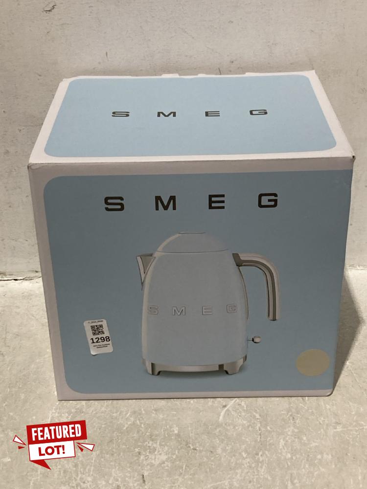 Lot 1298  
            Chesterfield SR45 - Parcel Delivery Only 

                
SMEG RETRO STYLE KETTLE 1.7L ORIGINAL RRP £149 (LOCATION: B3)