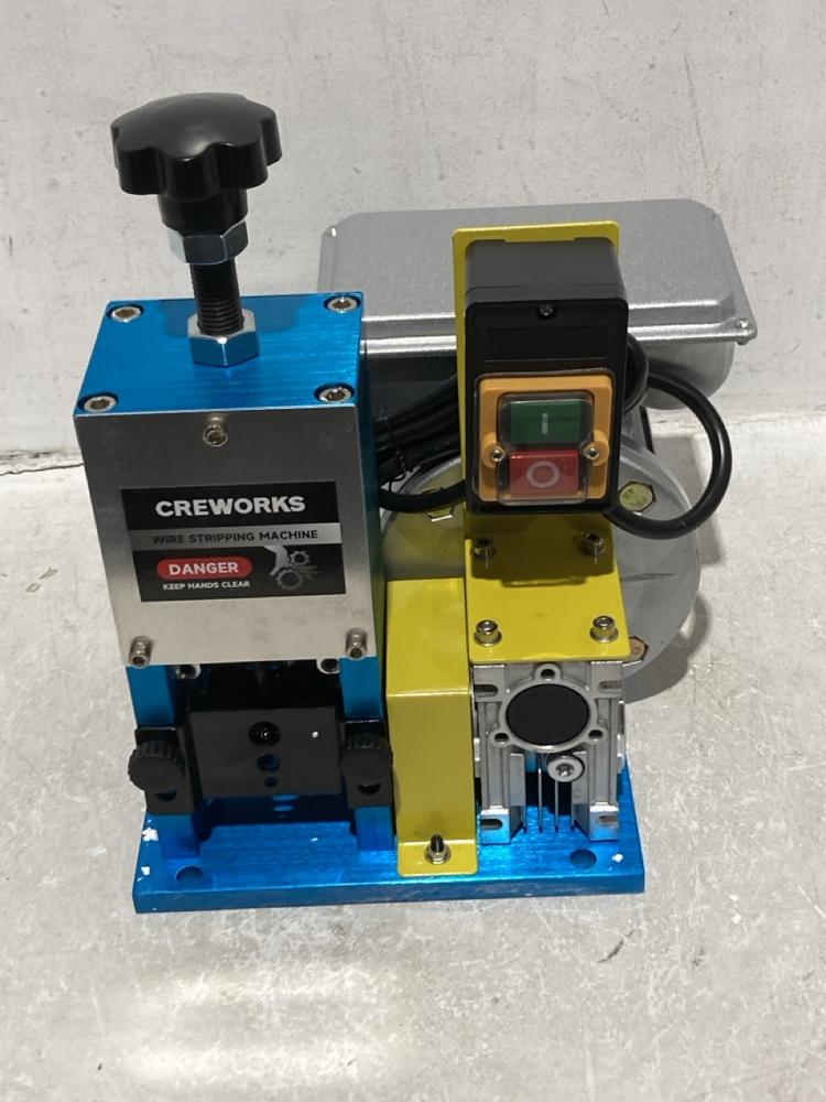 Lot 1303  
            Chesterfield SR45 - Parcel Delivery Only 

                
CREWORKS AUTOMATIC WIRE STRIPPER ORIGINAL RRP £199 (LOCATION: B3)