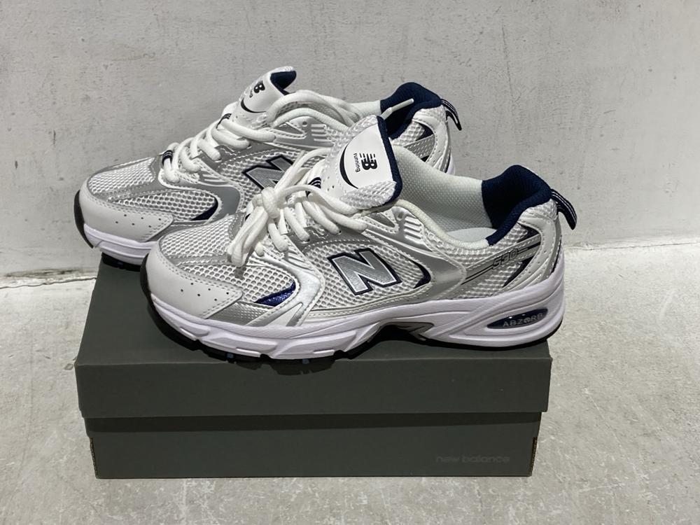 Lot 1304  
            Chesterfield SR45 - Parcel Delivery Only 

                
NEW BALANCE TRAINING ENTRAINMENT MR530SG UK SIZE 6.5 (LOCATION: B3)