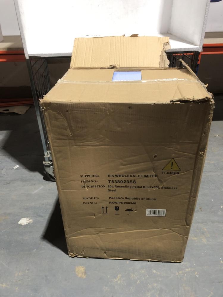 Lot 1314  
            Chesterfield SR45 - Parcel Delivery Only 

                
TOWER 60L STAIUNLESS STEEL RECYCLING PEDAL BIN (LOCATION: B4)