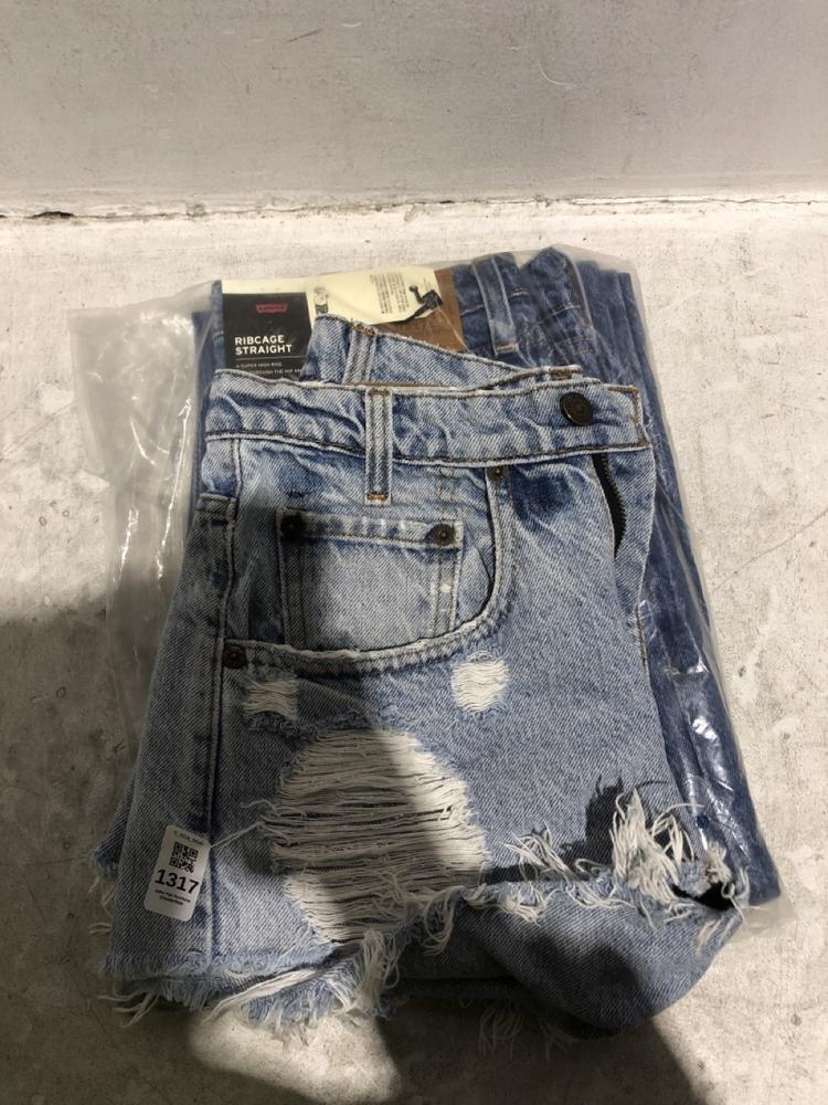 Lot 1317  
            Chesterfield SR45 - Parcel Delivery Only 

                
LEVIS BLUE DENIM SHORTS 545 TO INCLUDELEVIS JEANS BLUE RIBCAGE STRAIGHT 29X 32 (L...