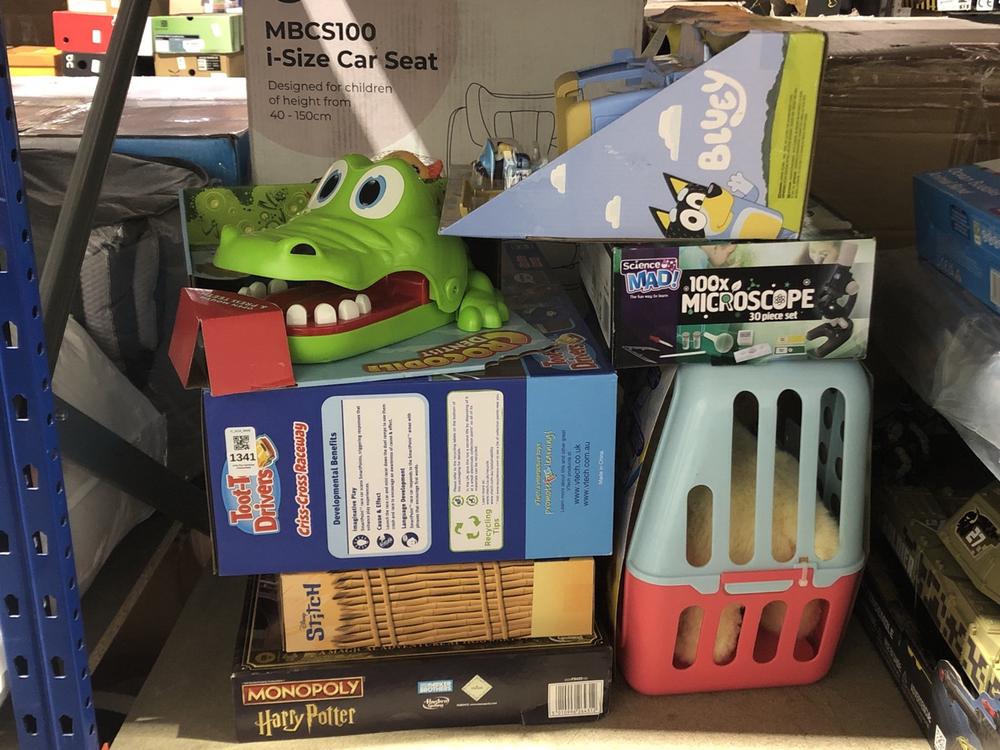 Lot 1341  
            Chesterfield SR45 - Parcel Delivery Only 

                
8 X ASSORTED CHILDRENS TOYS TO INCLUDE MONOPOLY HARRY POTTER (LOCATION: B5)